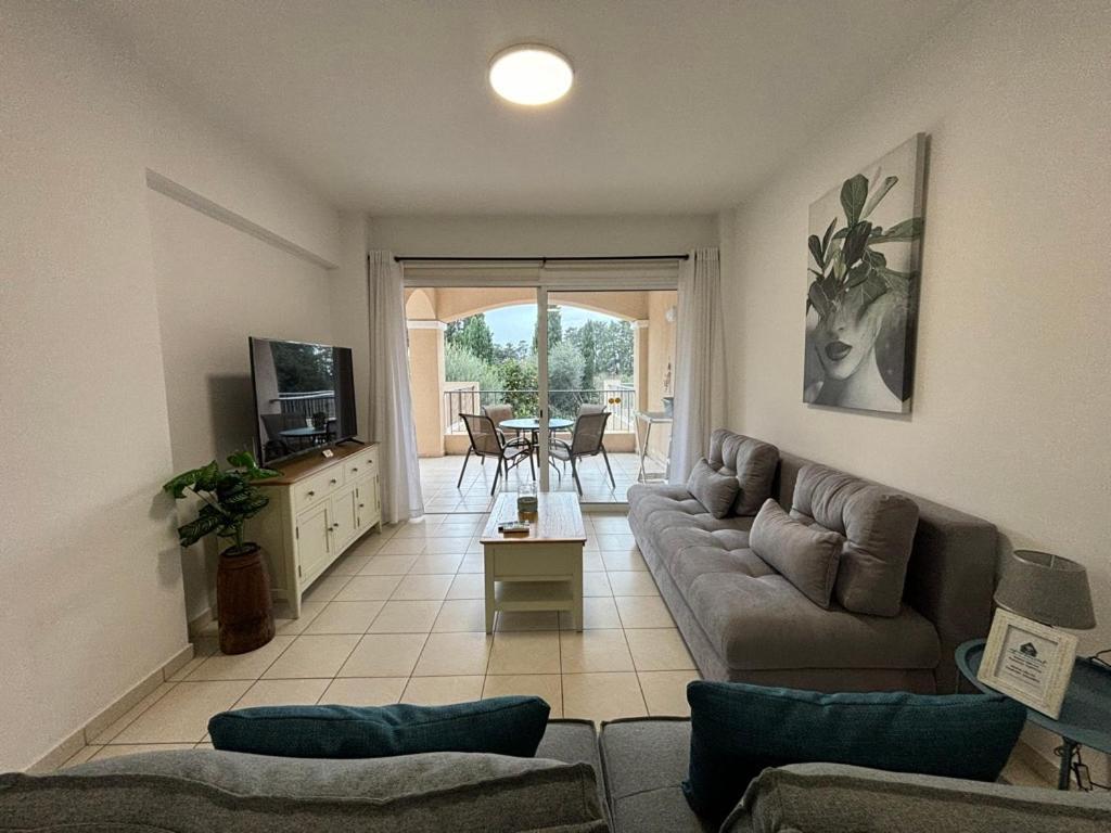 Cozy Apartment In Paphos Beautiful Complex ภายนอก รูปภาพ