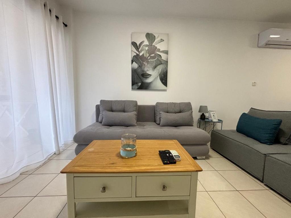 Cozy Apartment In Paphos Beautiful Complex ภายนอก รูปภาพ