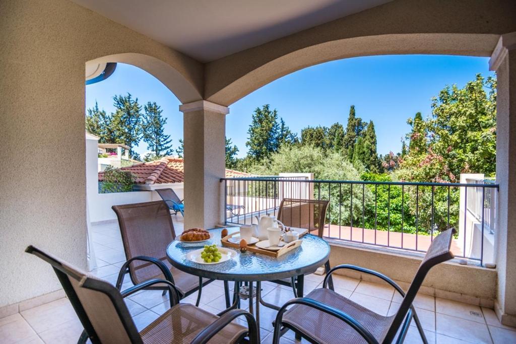 Cozy Apartment In Paphos Beautiful Complex ภายนอก รูปภาพ